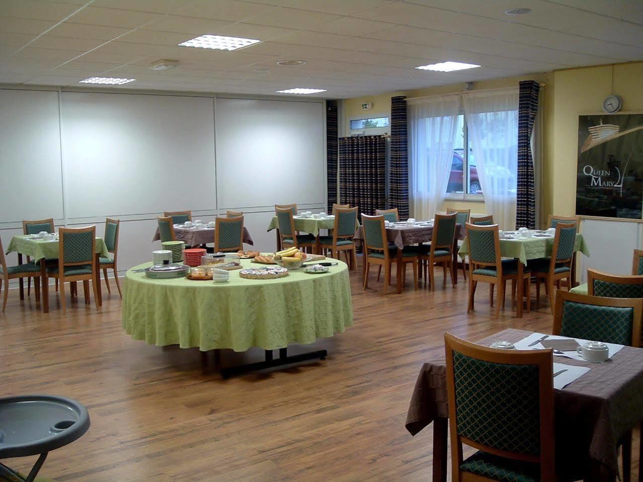 Brit Hotel Essentiel Pontivy Robic Екстер'єр фото